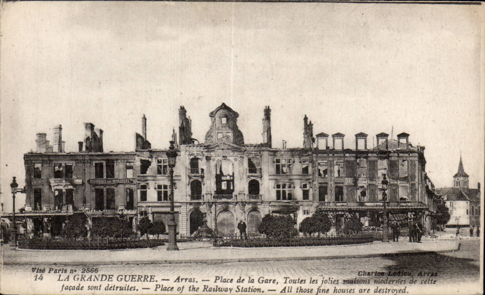 CPA Militaria Arras Place de la Gare 