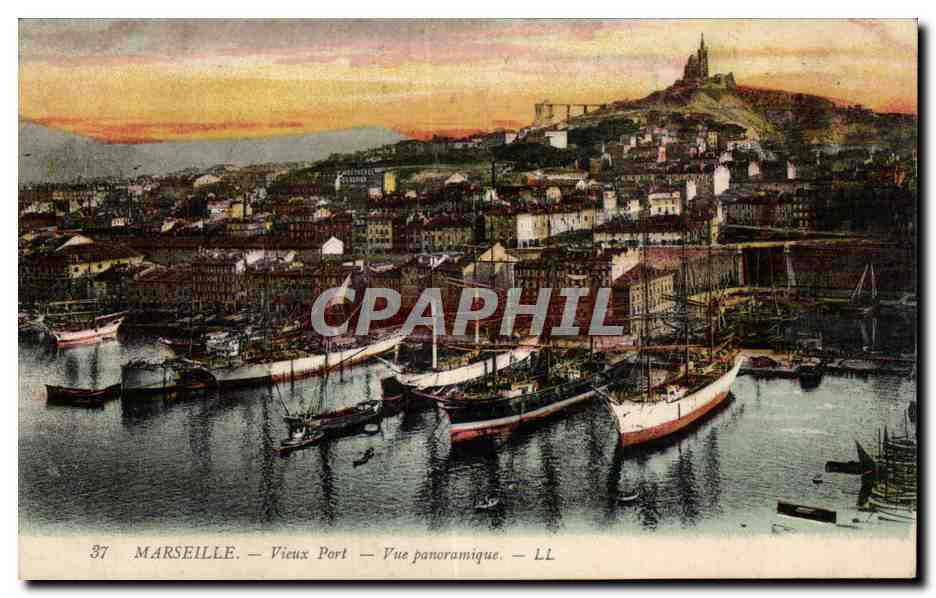 CPA Marseille Vieux port Vue panoramique Bateaux