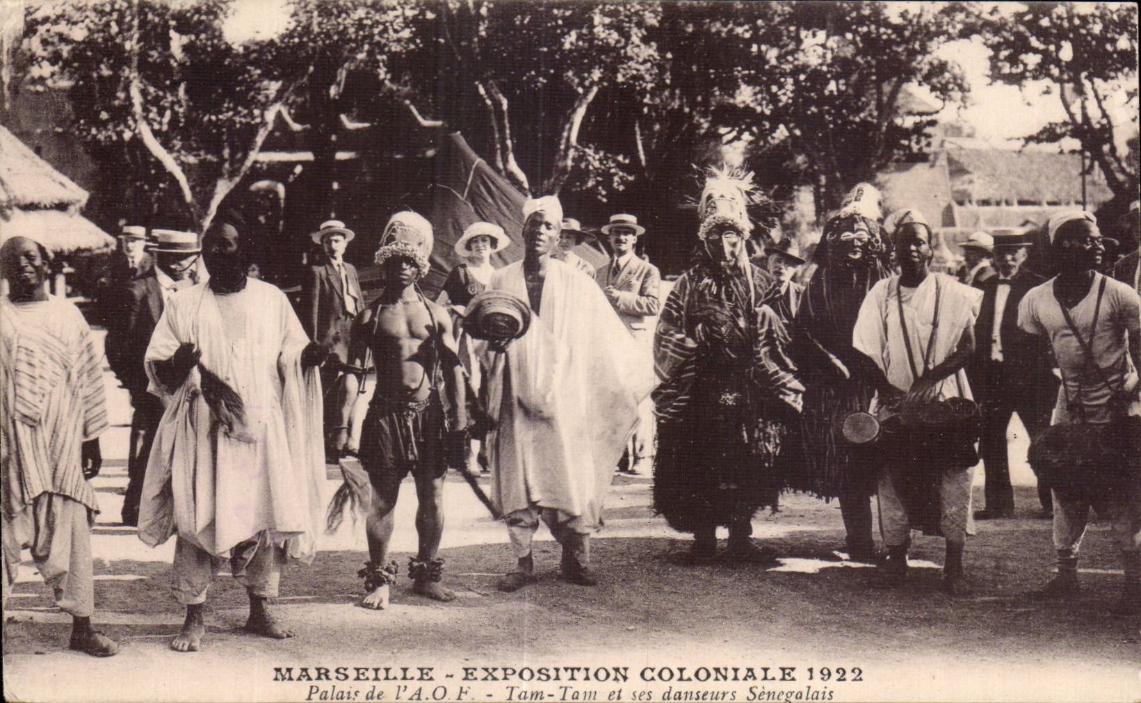 Marseille - Exposition Coloniale 1922 — Palais de l'A.O.F. - Tam-Tam et ses danseurs Sénégalais