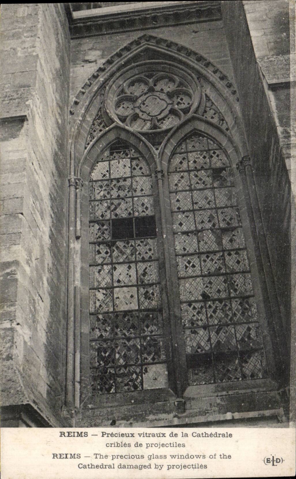 CPA Militaria Reims Precieux vitraux de la cathedrale cribles de projectiles