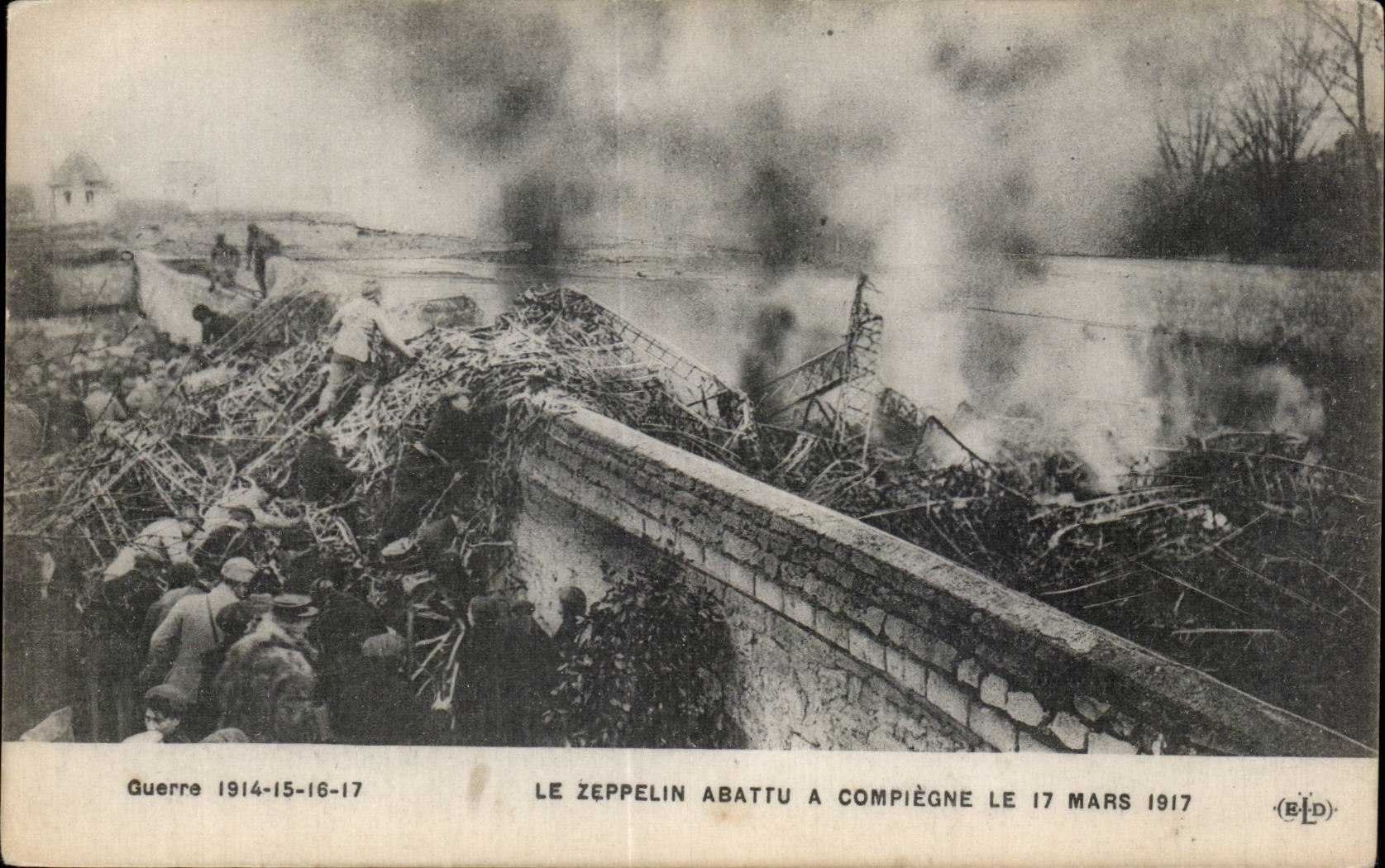 Zeppelin abattu à Compiègne — Guerre 1914-15-16-17 — édition BLPD