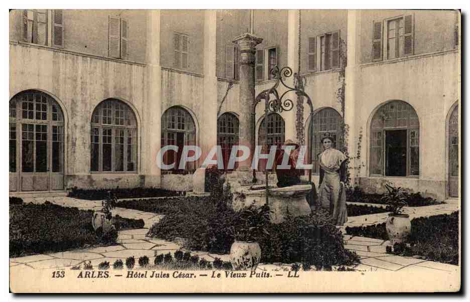 Arles - Hotel Jules Cesar - Le Vieux Puits - CPA 