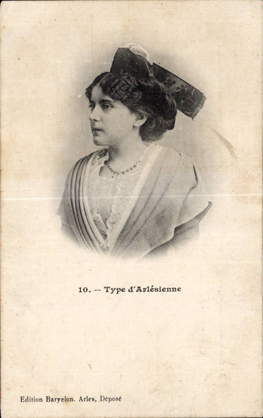 Folklore - Costumes - Arles - Type d Arlesienne - CPA 