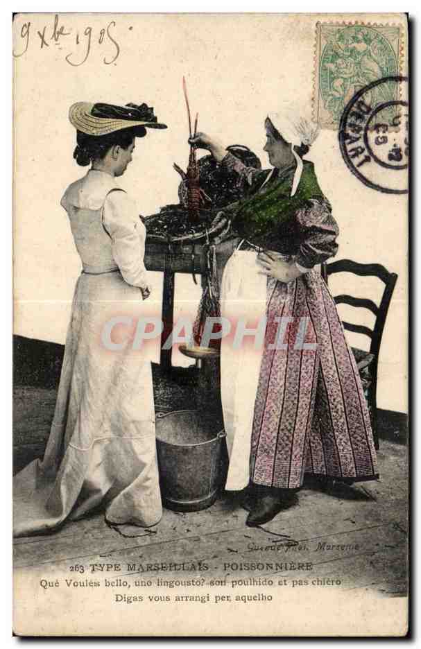 CPA En Provence Type Marseillais Une poissonniere Folklore costume 