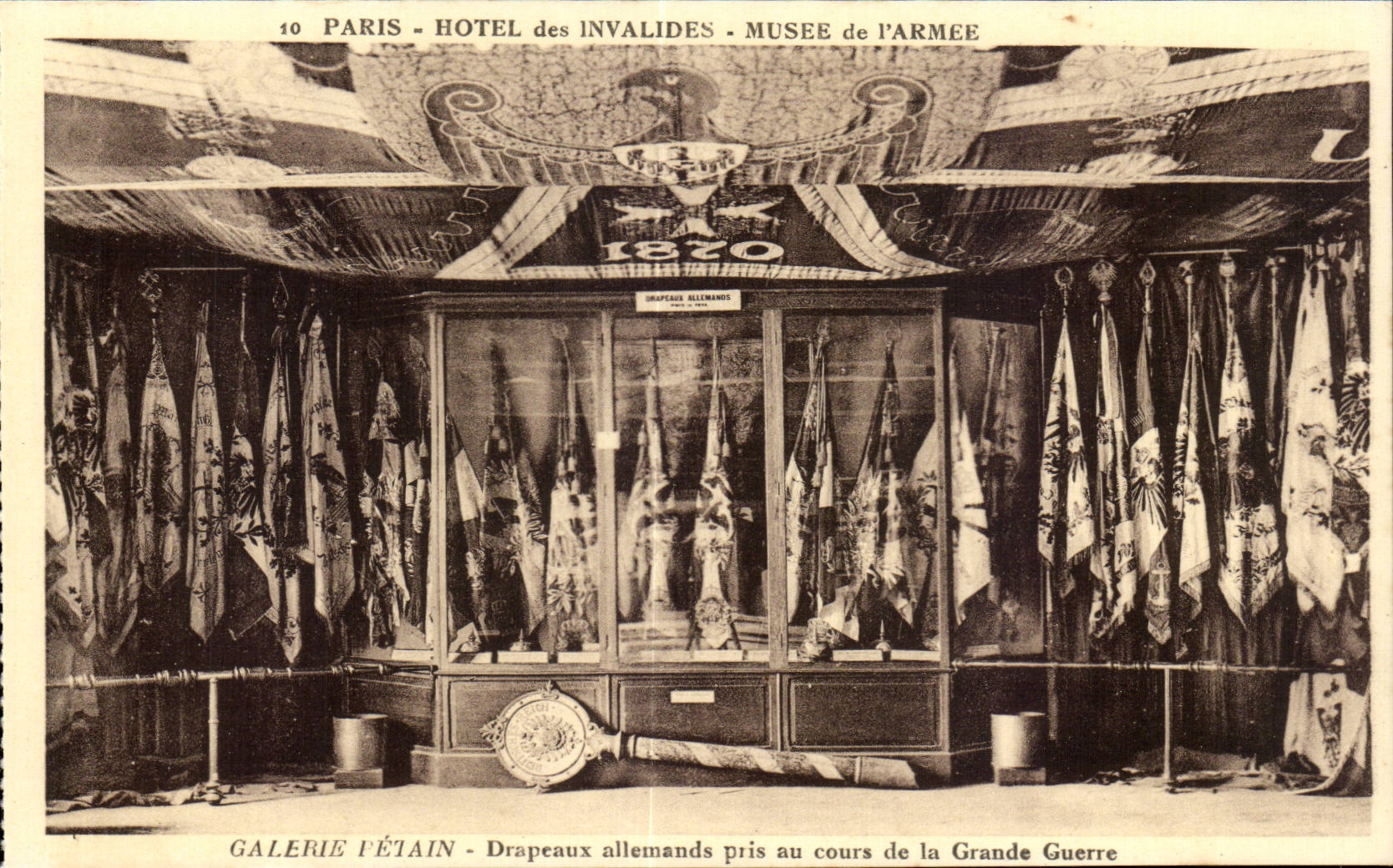 Paris - 7 - Les Invalides - Musee de l Arme - Galerie Petain - Drapeaux Allemands - CPA 