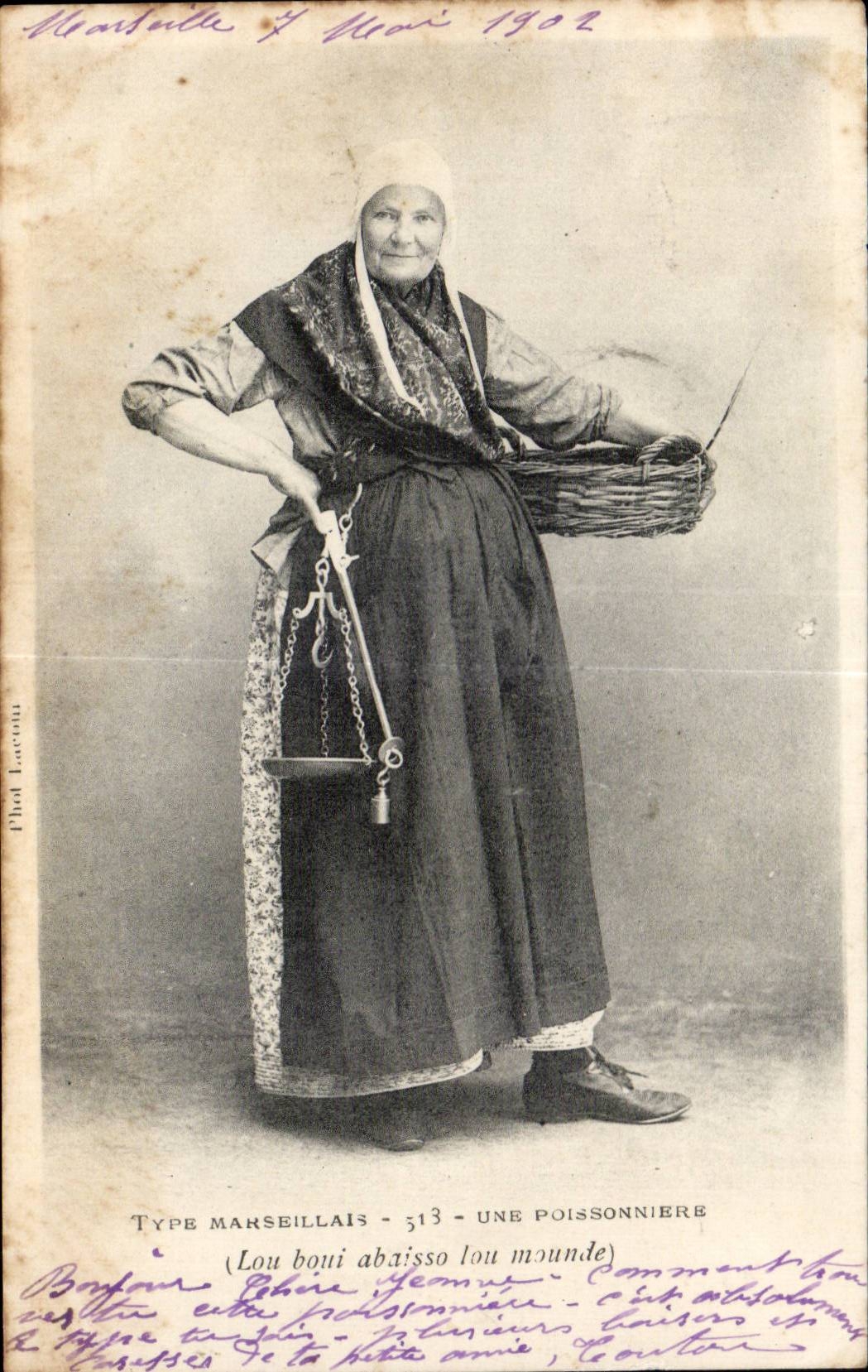 Folklore - Costumes - Tyype Marseillais - Une Poissonniere - CPA 
