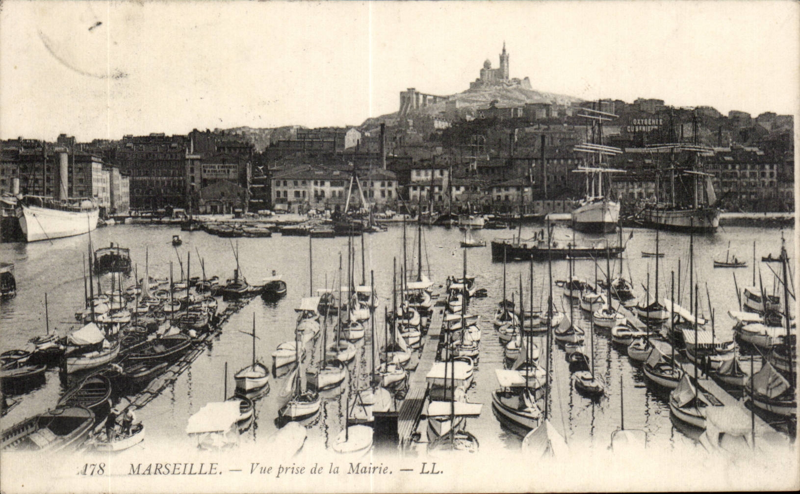 Marseille - Vue prise de la Mairie - CPA 
