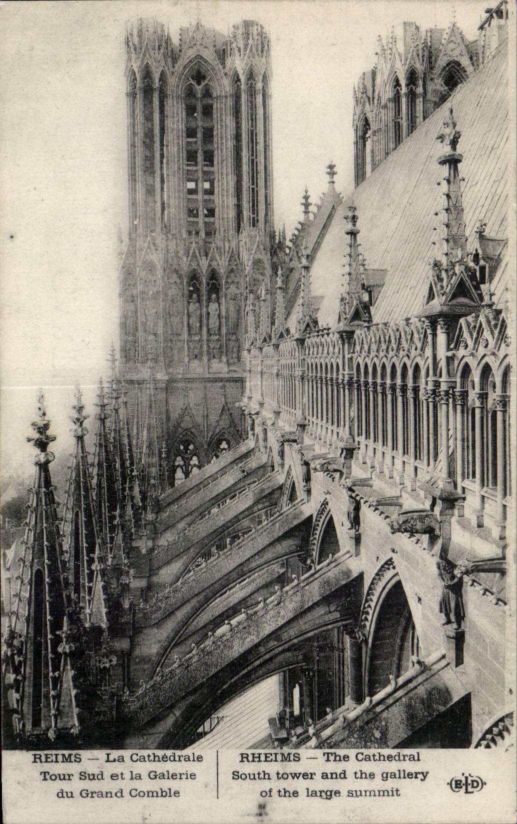 CPA Militaria Reims La cathedrale Tour sud et galerie du grand comble