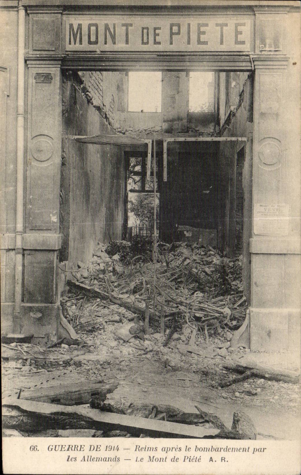 CPA Militaria Guerre de 1914 Reims apres le bombardement par les Allemands Le Mont de Piete 
