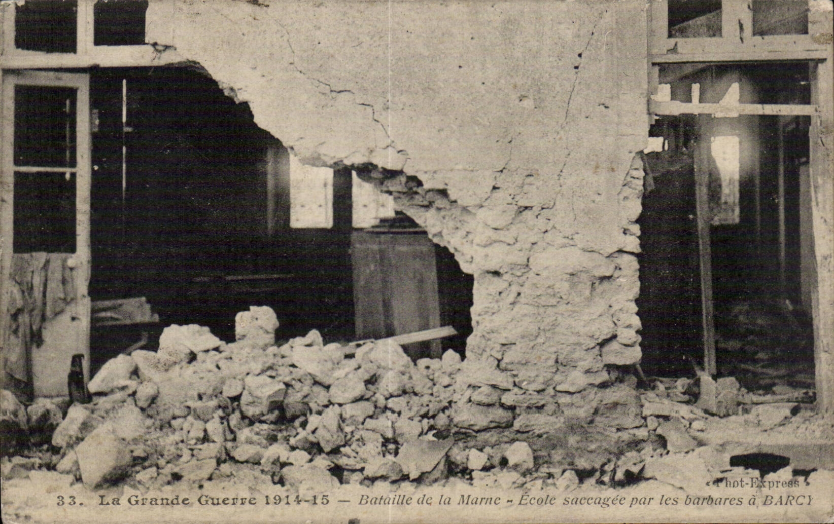 CPA Militaria Bataille de la Marne Ecole saccagee par les barbares a Barcy 
