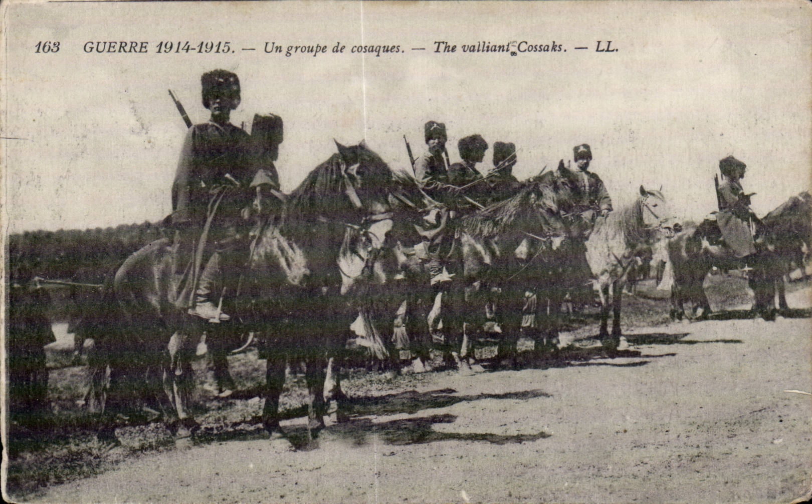CPA Militaria Guerre de 1914 Un groupe de cosaques Cheval Horse Cavalier