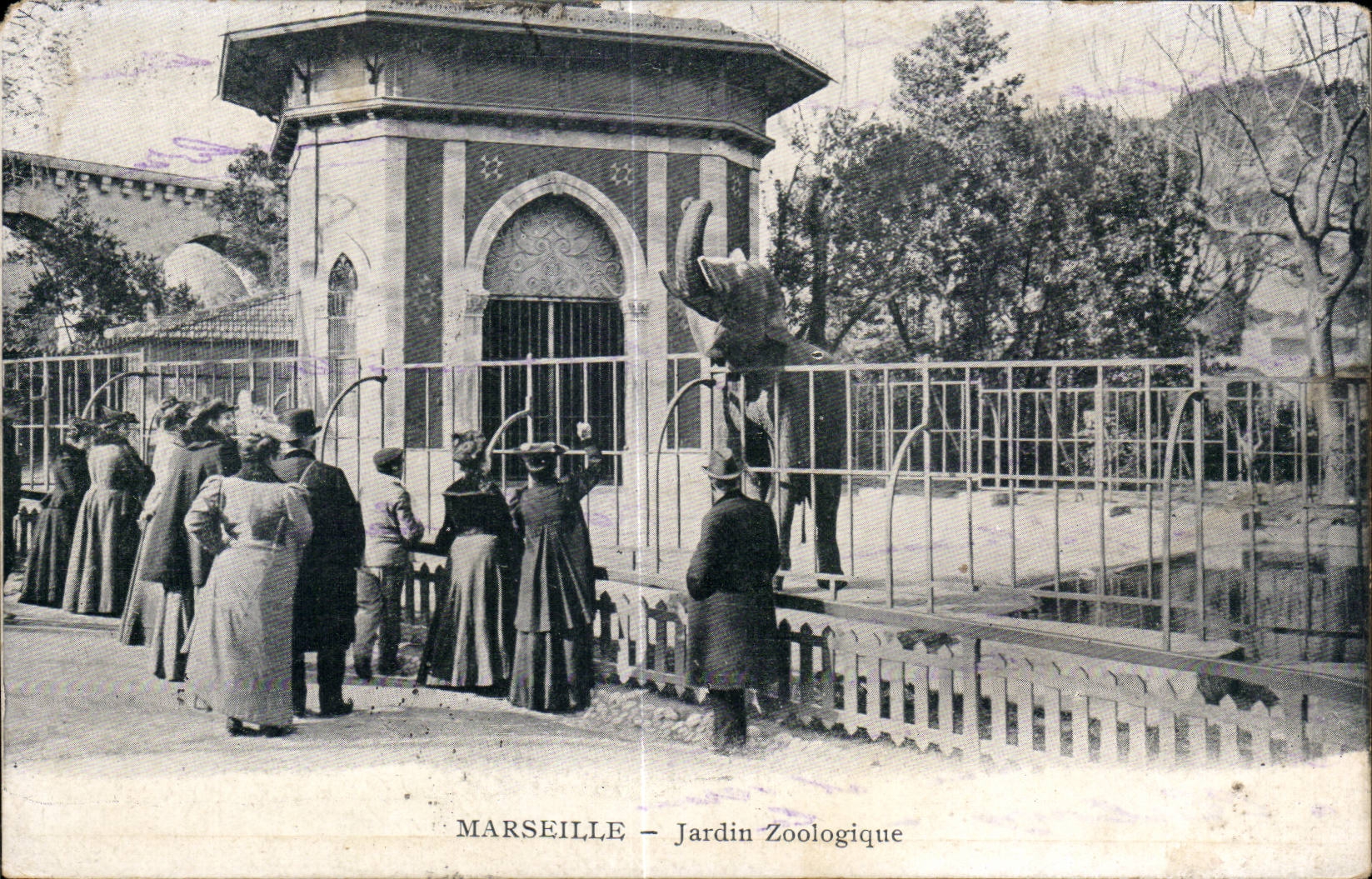 Marseille — Jardin Zoologique — entrée avec statue d'éléphant