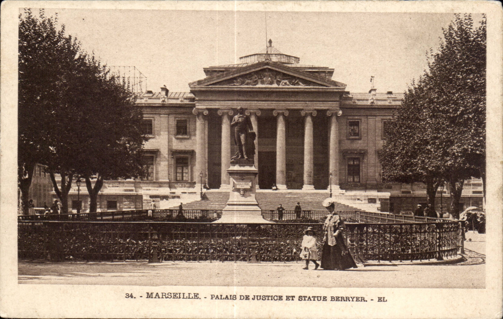 CPA Marseille Palais de justice et statue Berryer