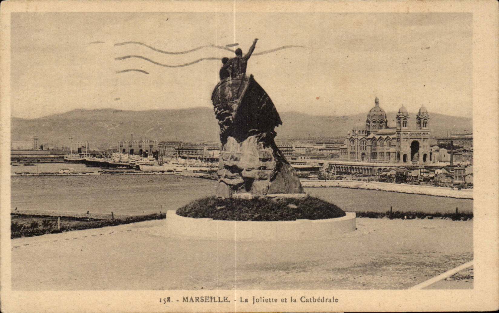 CPA La Joliette et la cathedrale