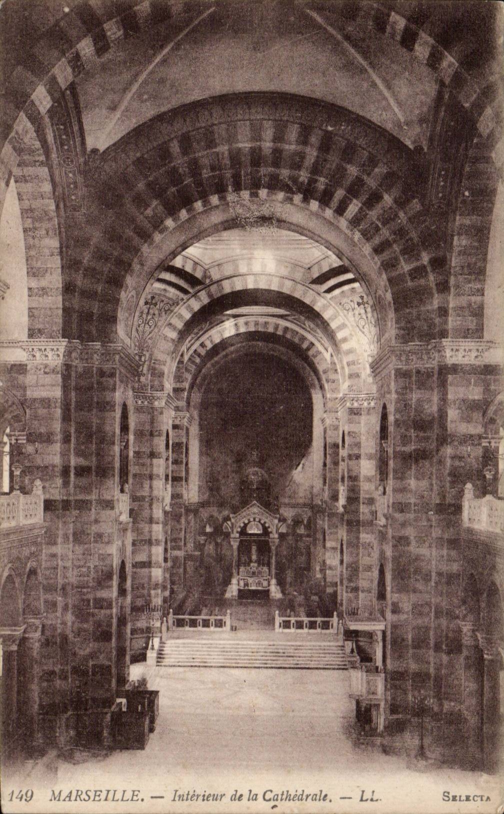 CPA Marseille Interieur de la cathedrale