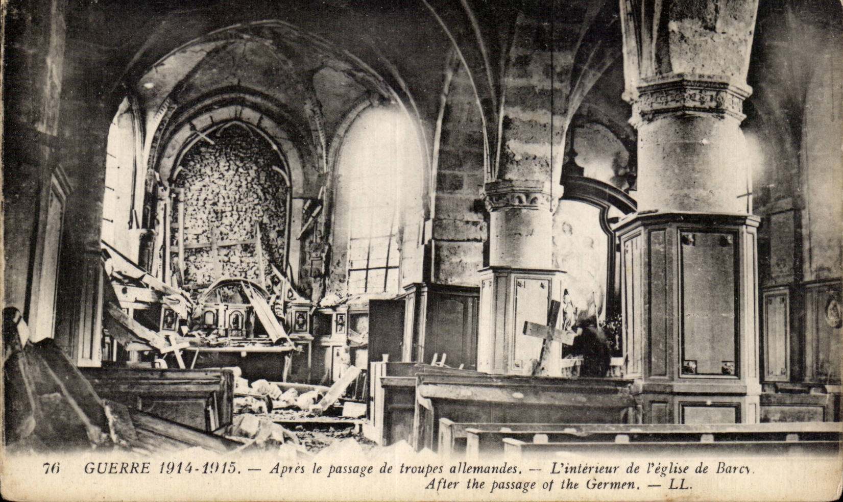 CPA Militaria Guerre 1914 1915 Apres le passage de troupes allemandes L interieur de l eglise de Barcy 