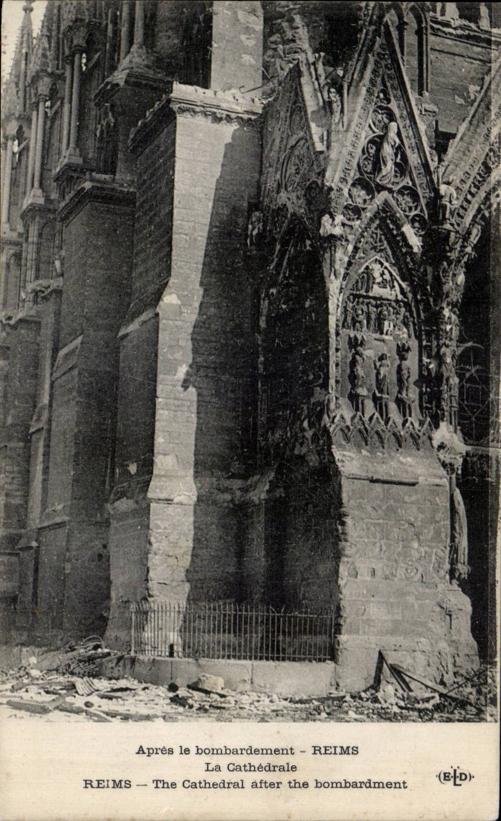 CPA Militaria Reims Apres le bombardement La cathedrale