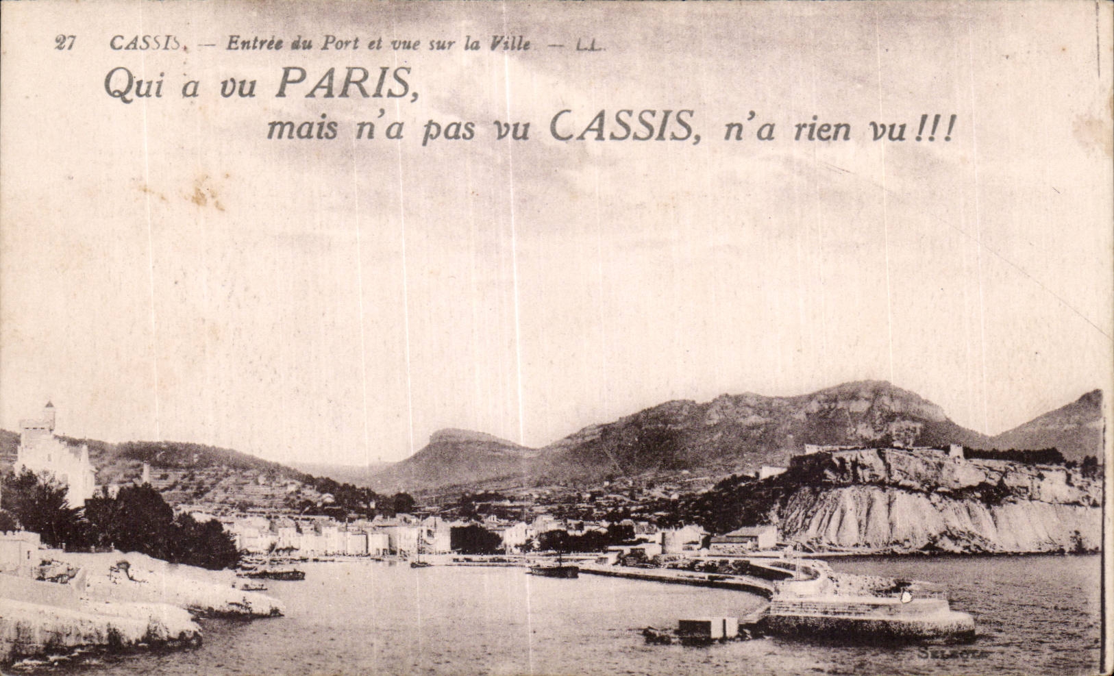 Cassis - Entree du Port - Vue sur la Ville - CPA 