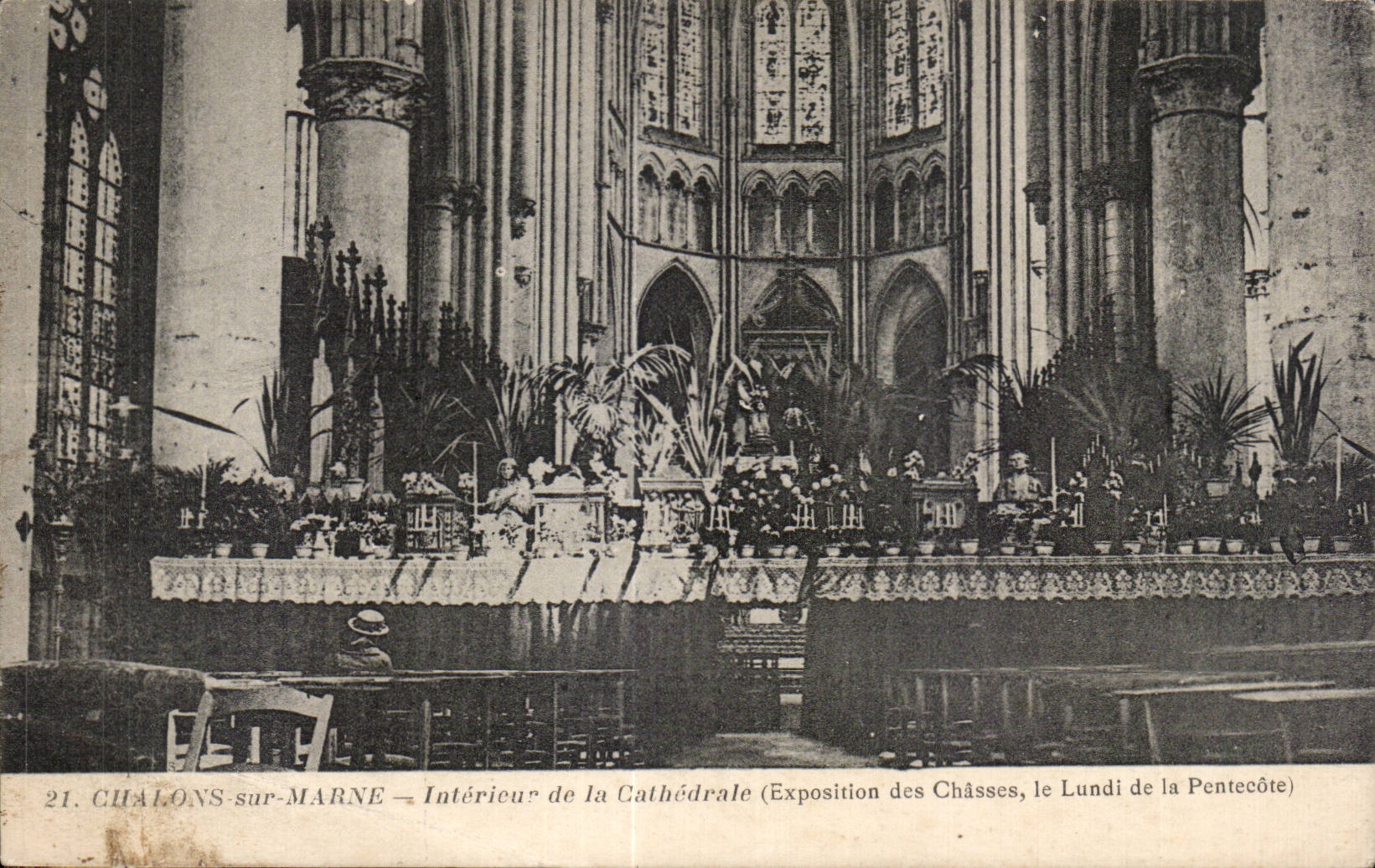 Châlons-sur-Marne — Intérieur de la Cathédrale (Exposition des Châsses, le Lundi de la Pentecôte)