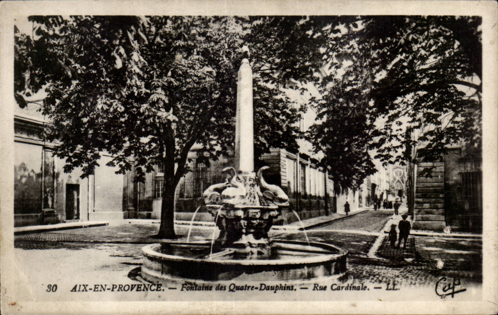 Aix-en-Provence — Fontaine des Quatre-Dauphins — Rue Cardinale — LL