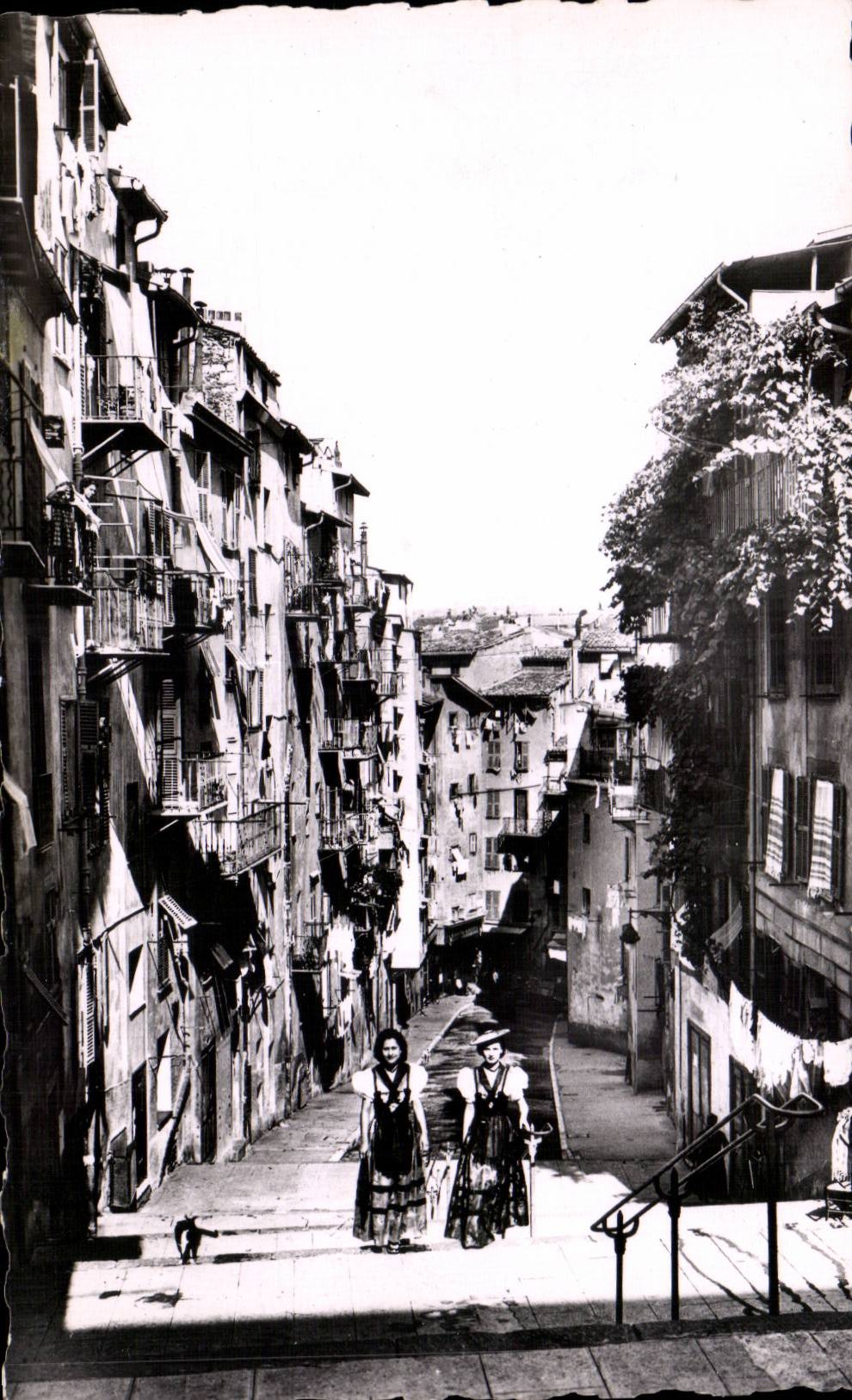 Nice - Une Rue Pittoresque du Vieux Nice Folklore Costumes - CPA 