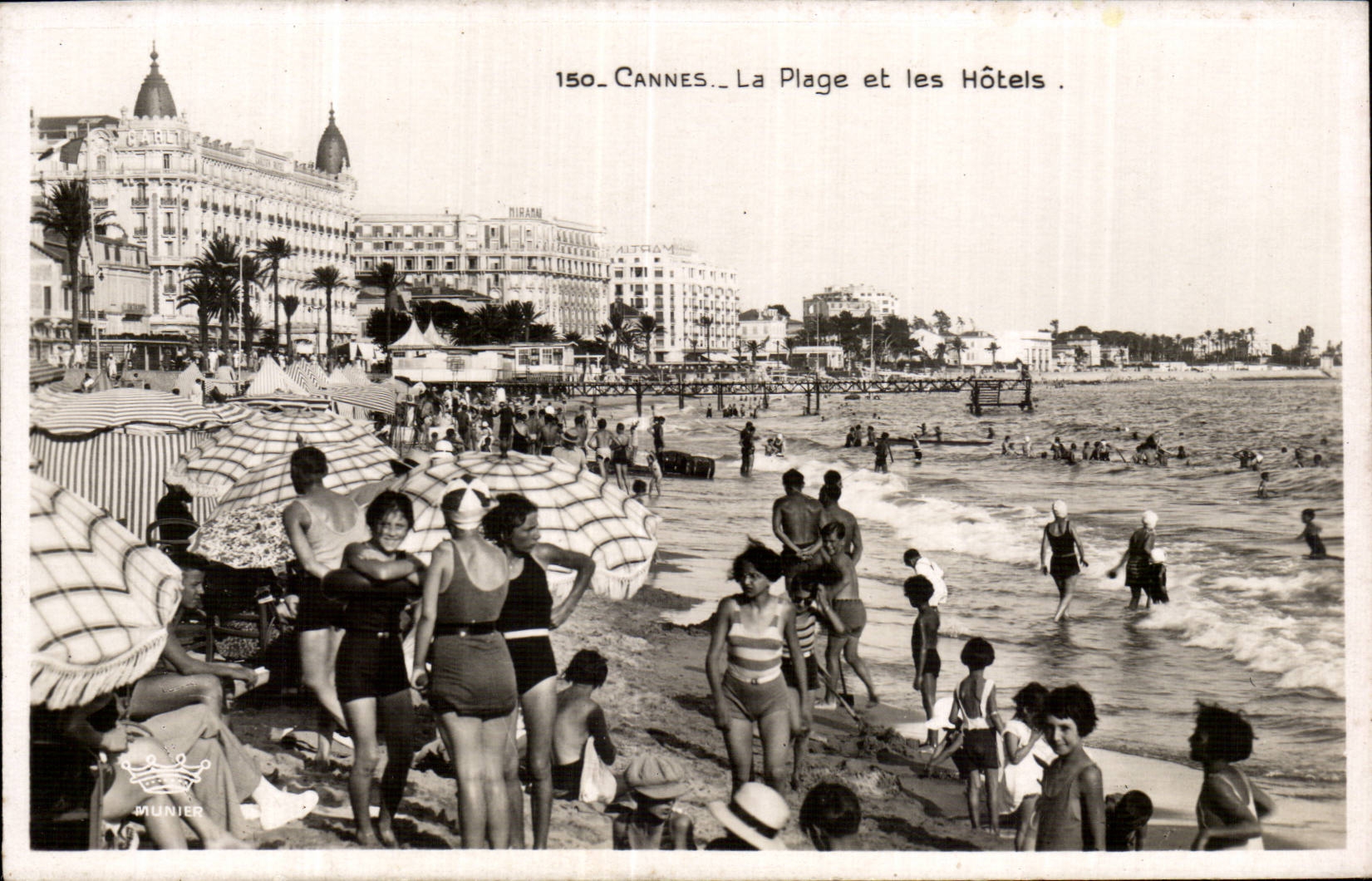 Cannes - La Plage et les Hotels - CPA