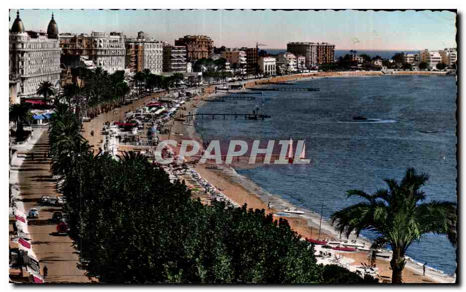 Cannes - La Plage - Les Hotels sur la Croisette - CPA