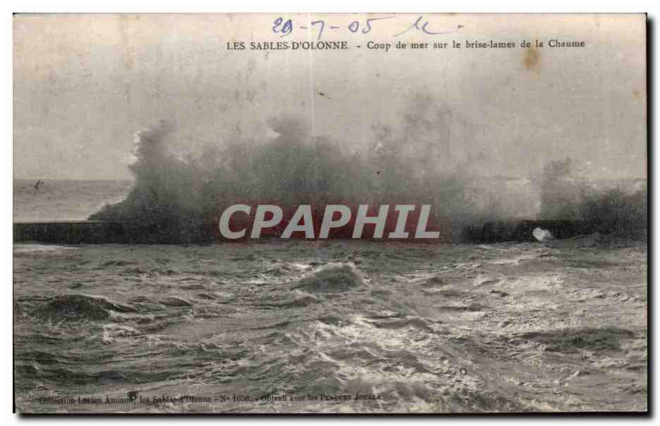 Sables d Olonne - Coup de Mer sur le brise lames de la Chaume - CPA