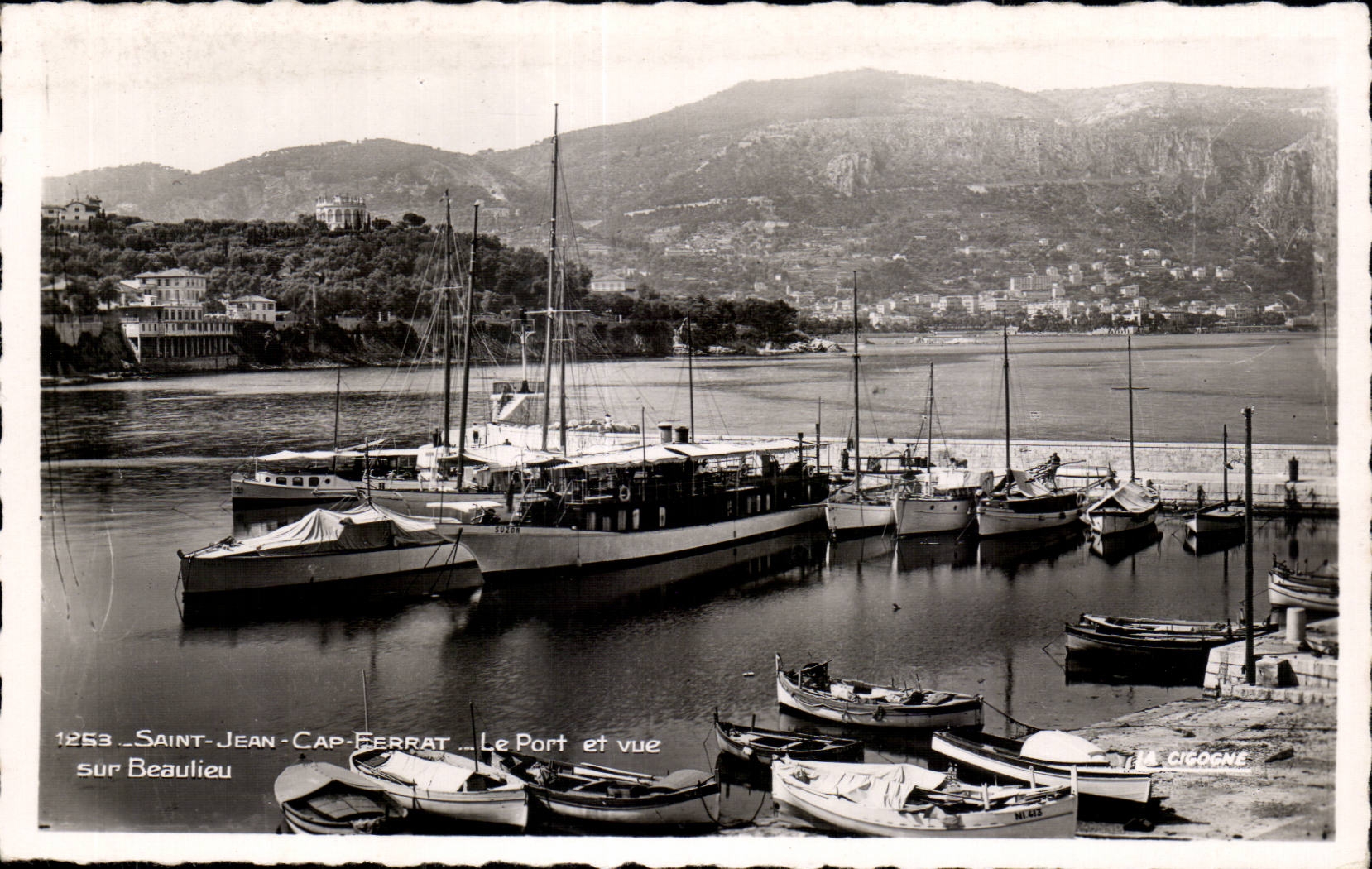Saint-Jean-Cap-Ferrat — Le Port et vue sur Beaulieu — LA CIGOGNE