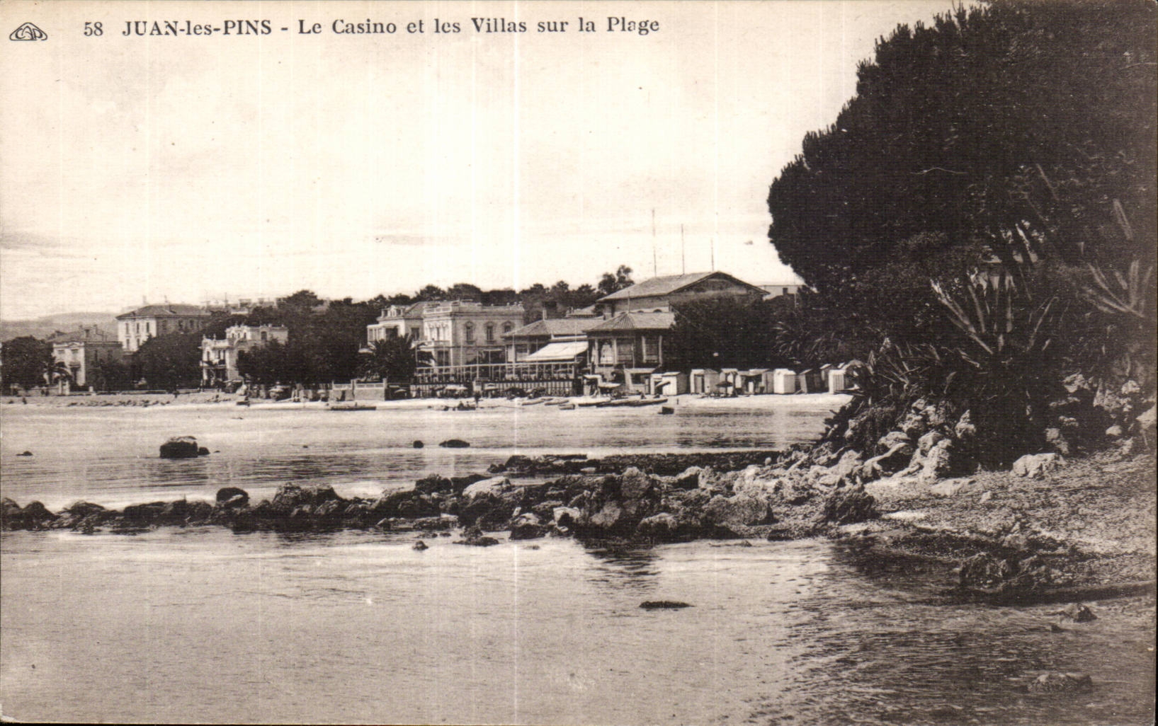 Juan les Pins - Le Casino et les Villas sur la Plage - CPA 
