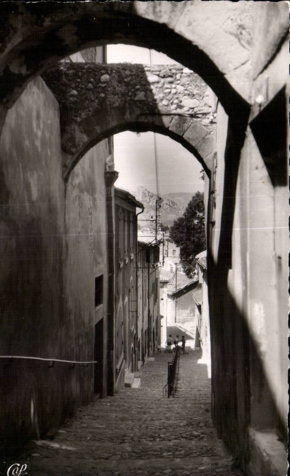 Le Vieux Valence - Les Arcades de la Côte Saint-Martin — C.A.P. Paris (159)