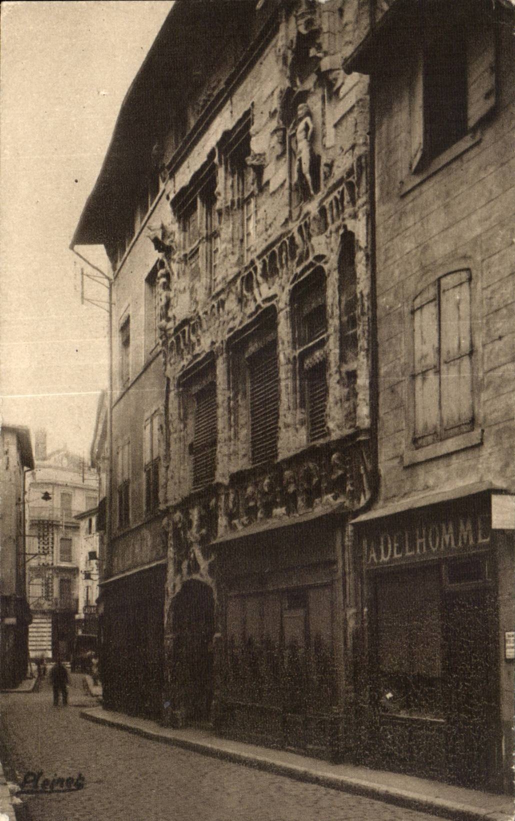 CPA Valence Maison du 14eme dite maison des Tetes