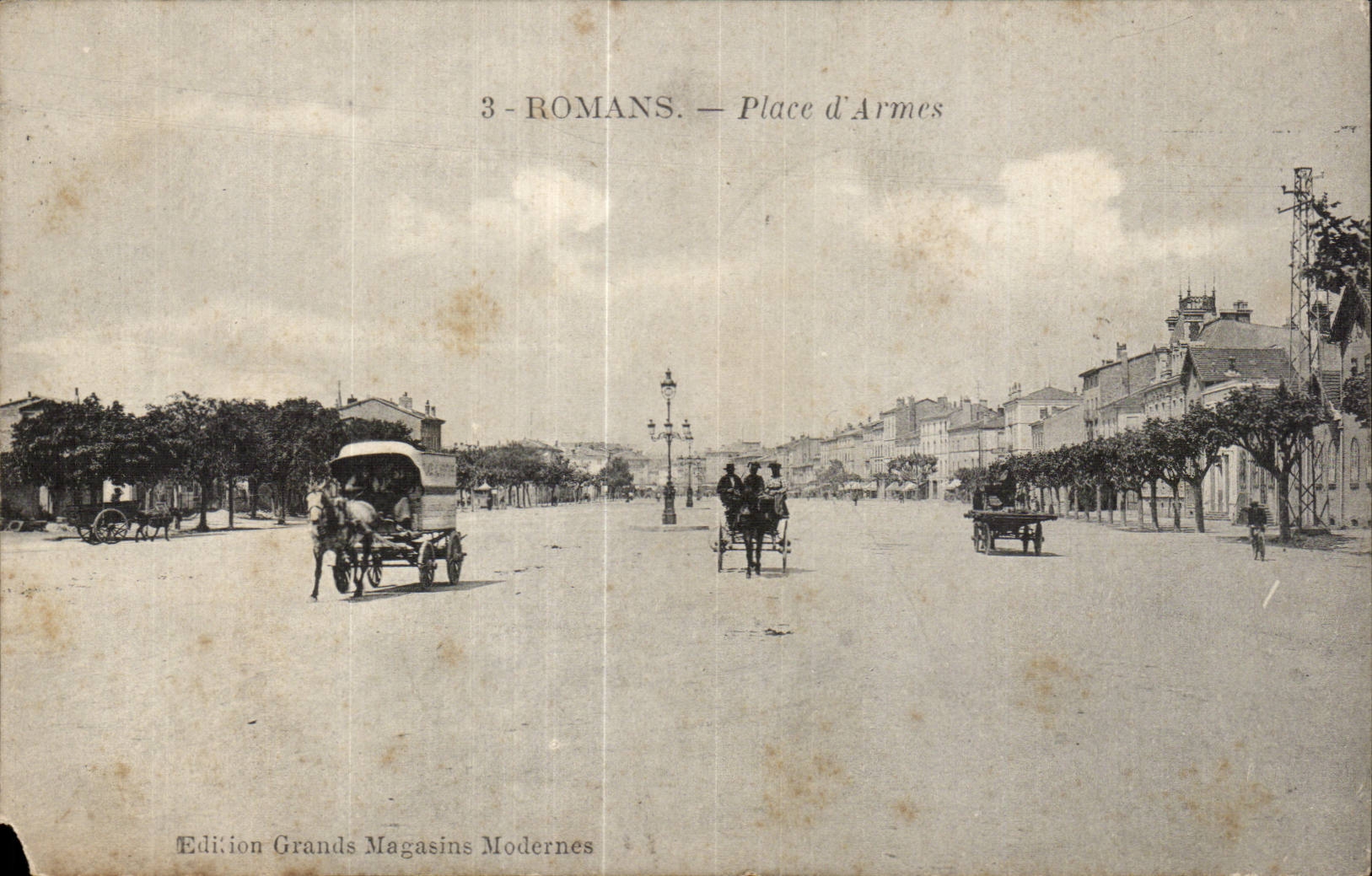Romans — Place d'Armes — Édition Grands Magasins Modernes