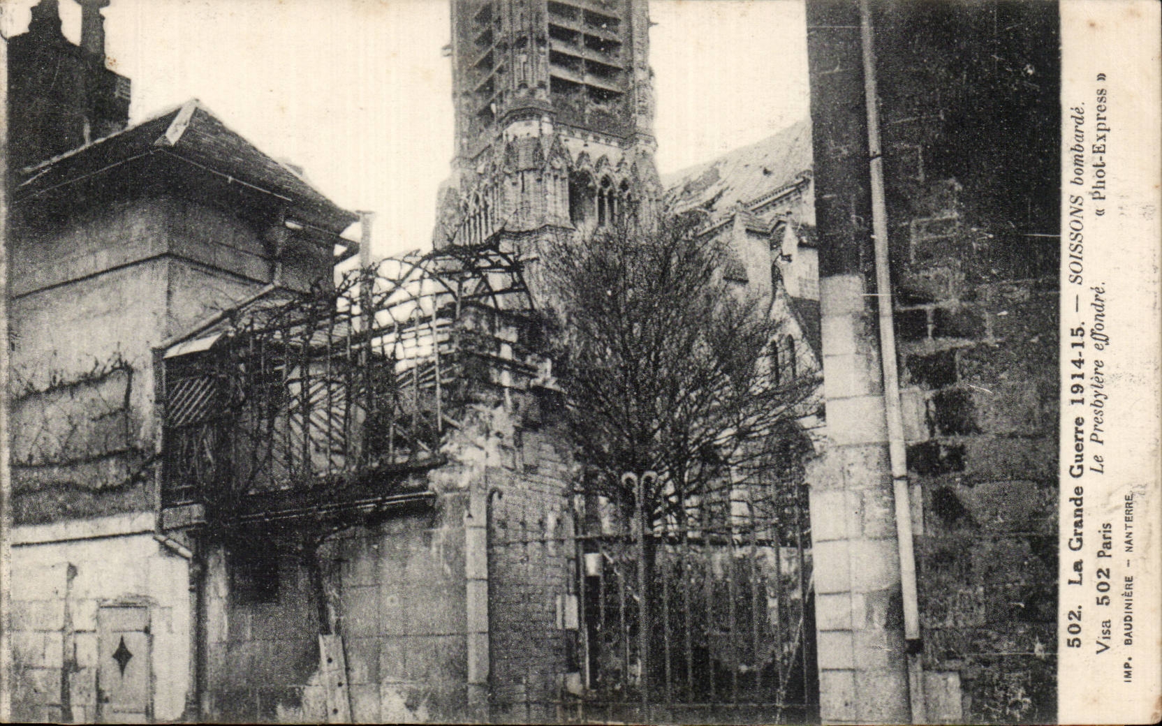 CPA Militaria La grande guerre 1914 Soissons Le presbytere effondre