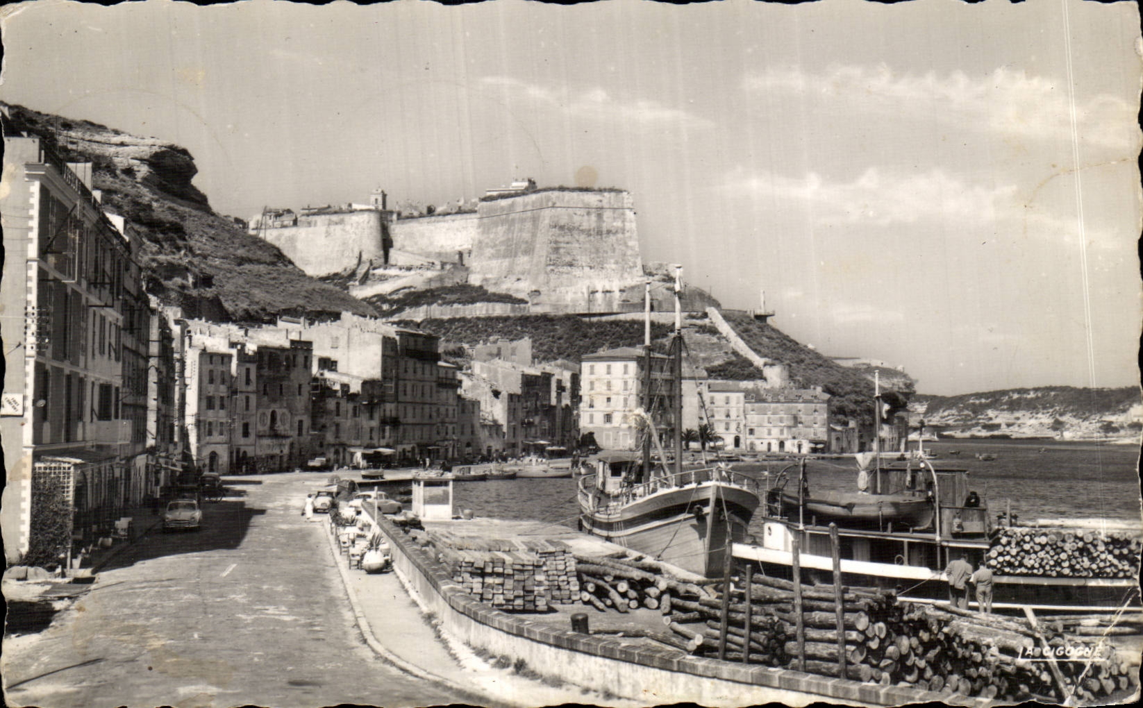Bonifacio (Corse) — Le Port dominé par la Vieille Ville — Ed. 'La Cigogne', A. Lecorne