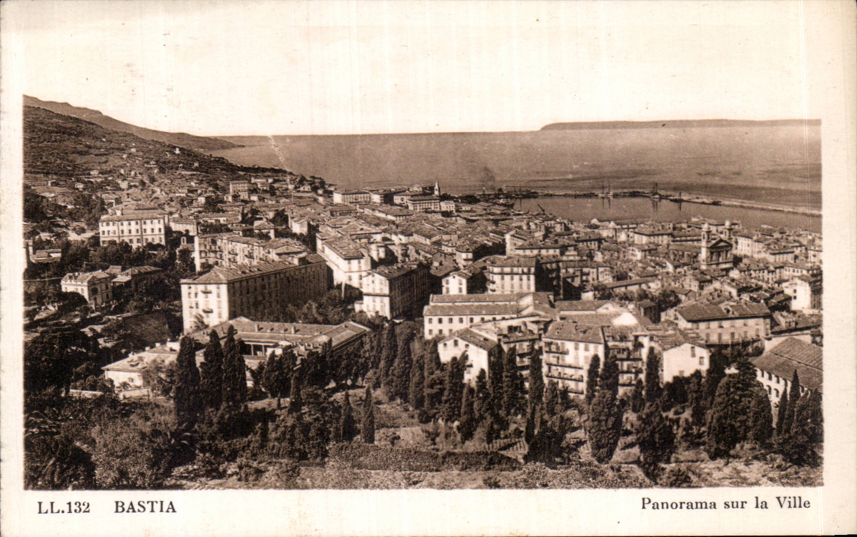 Bastia — Panorama sur la Ville — CIH des Arts Photo-Mécaniques, Paris, n° LL.132