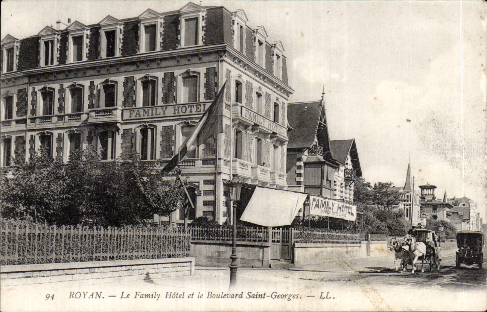 CPA Royan La Family Hotel et le boulevard Saint Georges