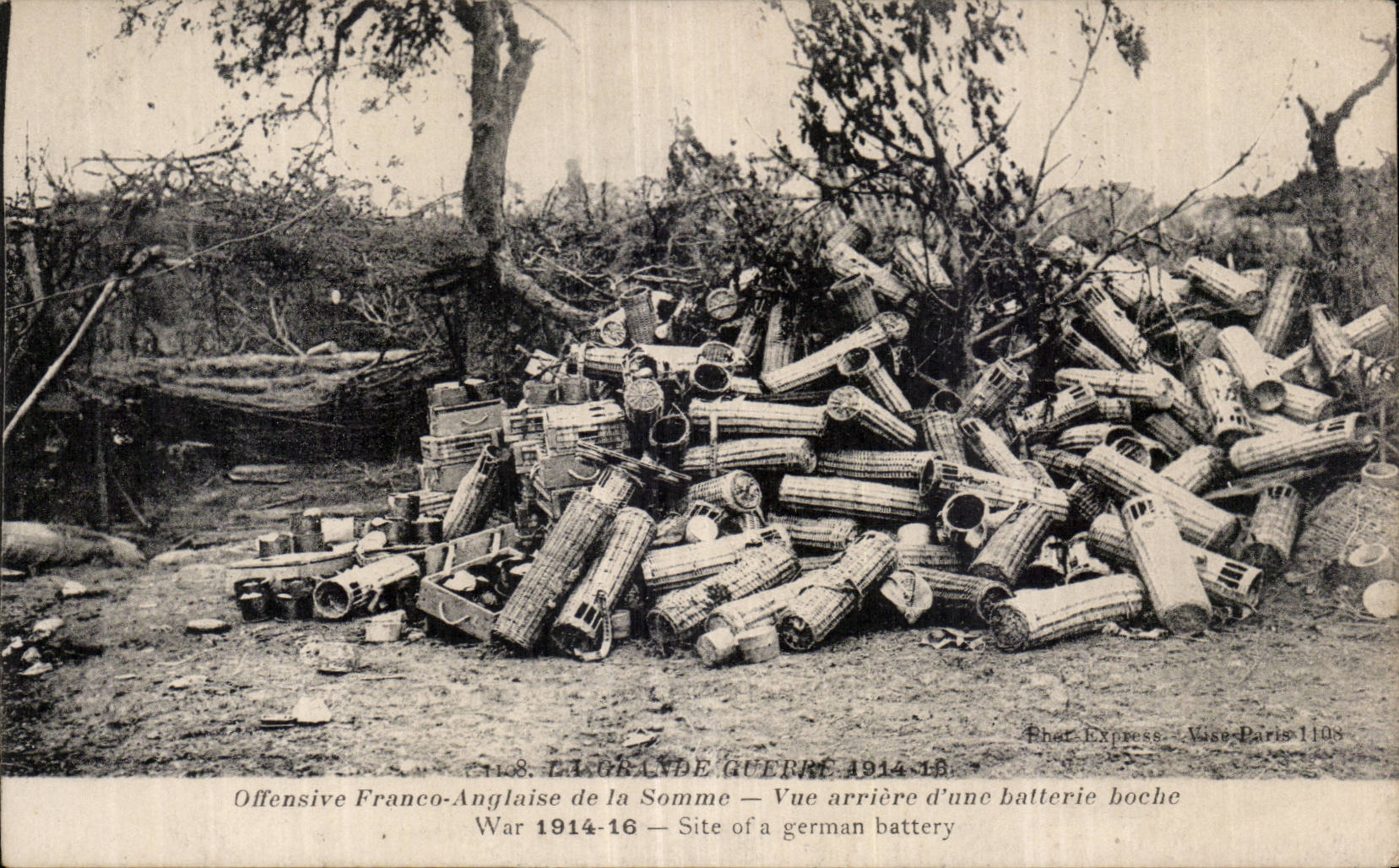 CPA Militaria La grande guerre 1914 Offensive Franco anglaise de la Somme Vue arriere d une batterie boche 