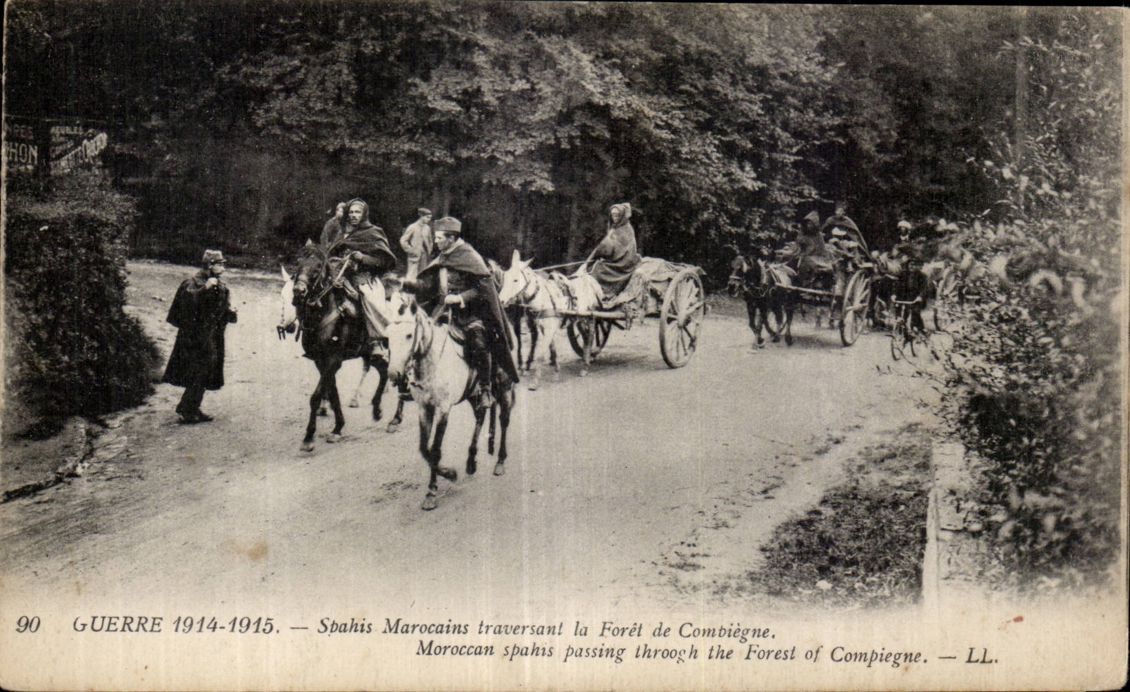 Spahis Marroquíes cruzando la Selva de Compiègne — LL. — N° 90