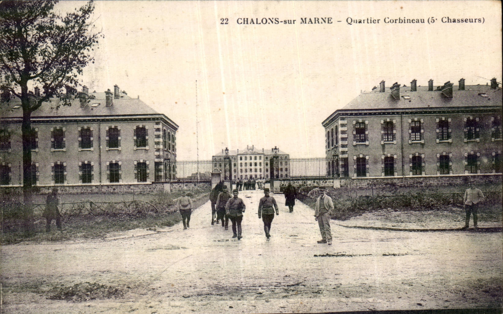 CPA Militaria Chalons sur Marne Quartier Corbineau (5eme chasseurs)