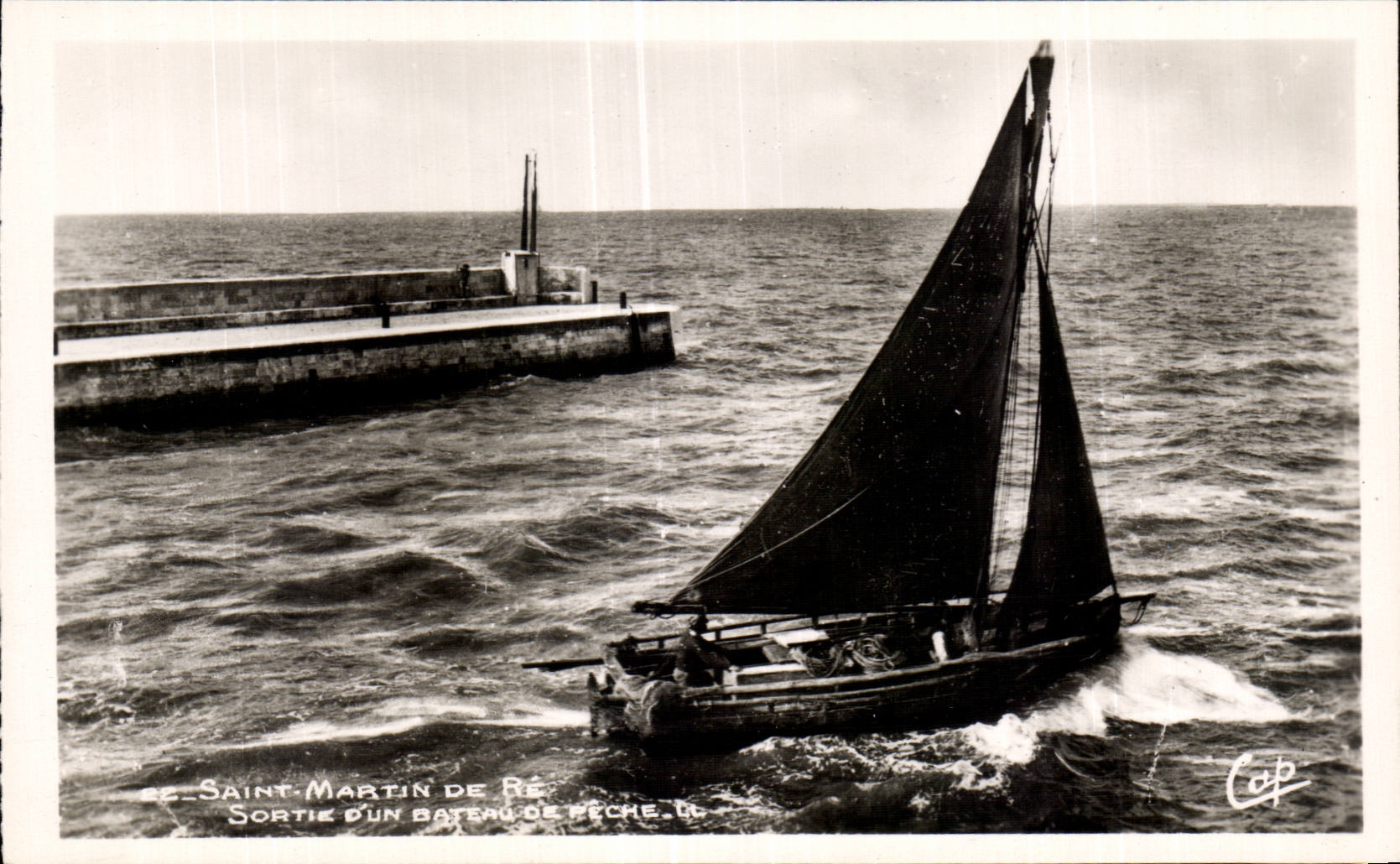 Saint-Martin-de-Ré — Sortie d'un bateau de pêche — C.A.P. Paris