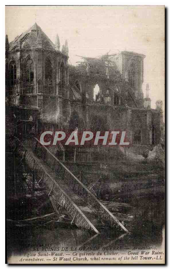 CPA Militaria Les ruines de la grande guerre Armentieres Eglise Saint Waast Ce qui reste du clocher