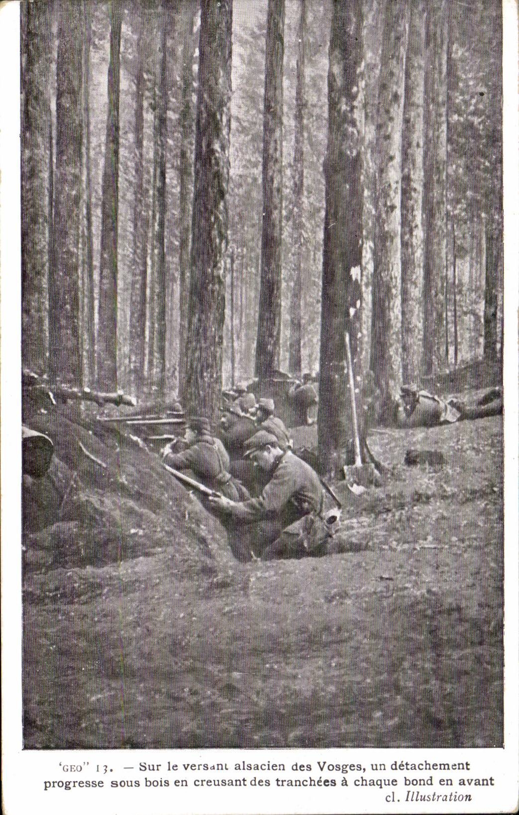 CPA Militaria Sur le versant alsacien des Vosges un detachement progresse