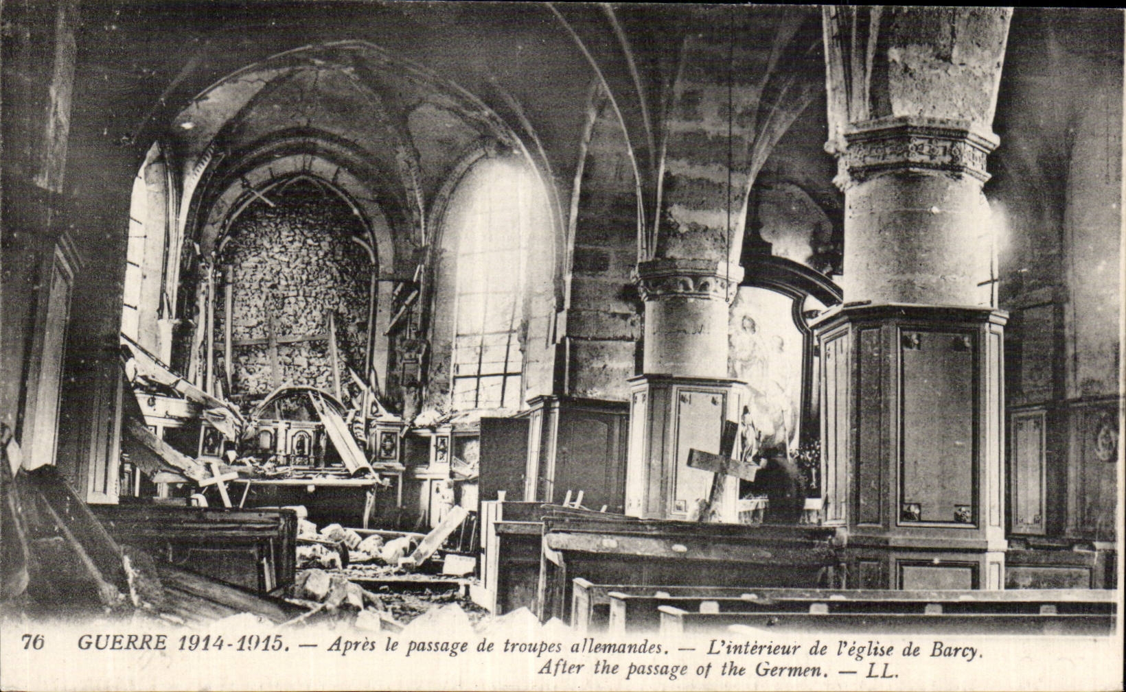 CPA Militaria Guerre 1914 Apres le passage de troupes allemandes L interieur de l eglise de Barcy