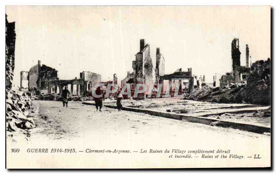 CPA Militaria Guerre 1914 Clermont en Argonne Les ruines du village completement detruit et incendie