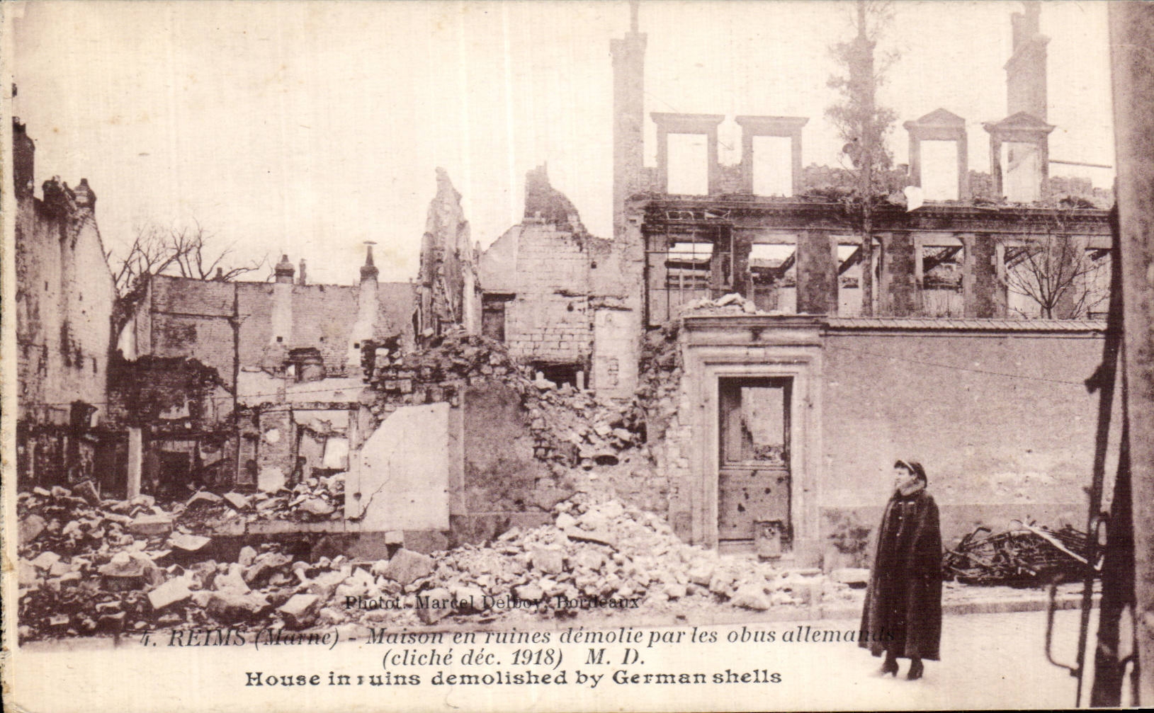 CPA Militaria Reims Maison en ruines demolie par les obus allemands 