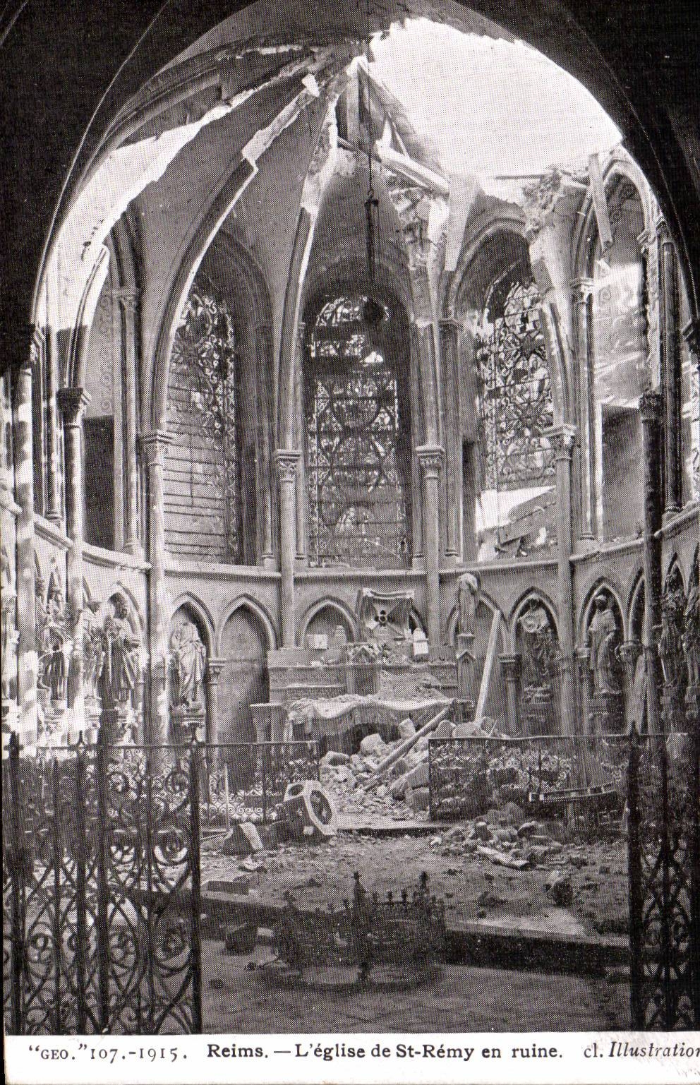 CPA Militaria Guerre 1914 Reims L eglise de St REmy en ruine