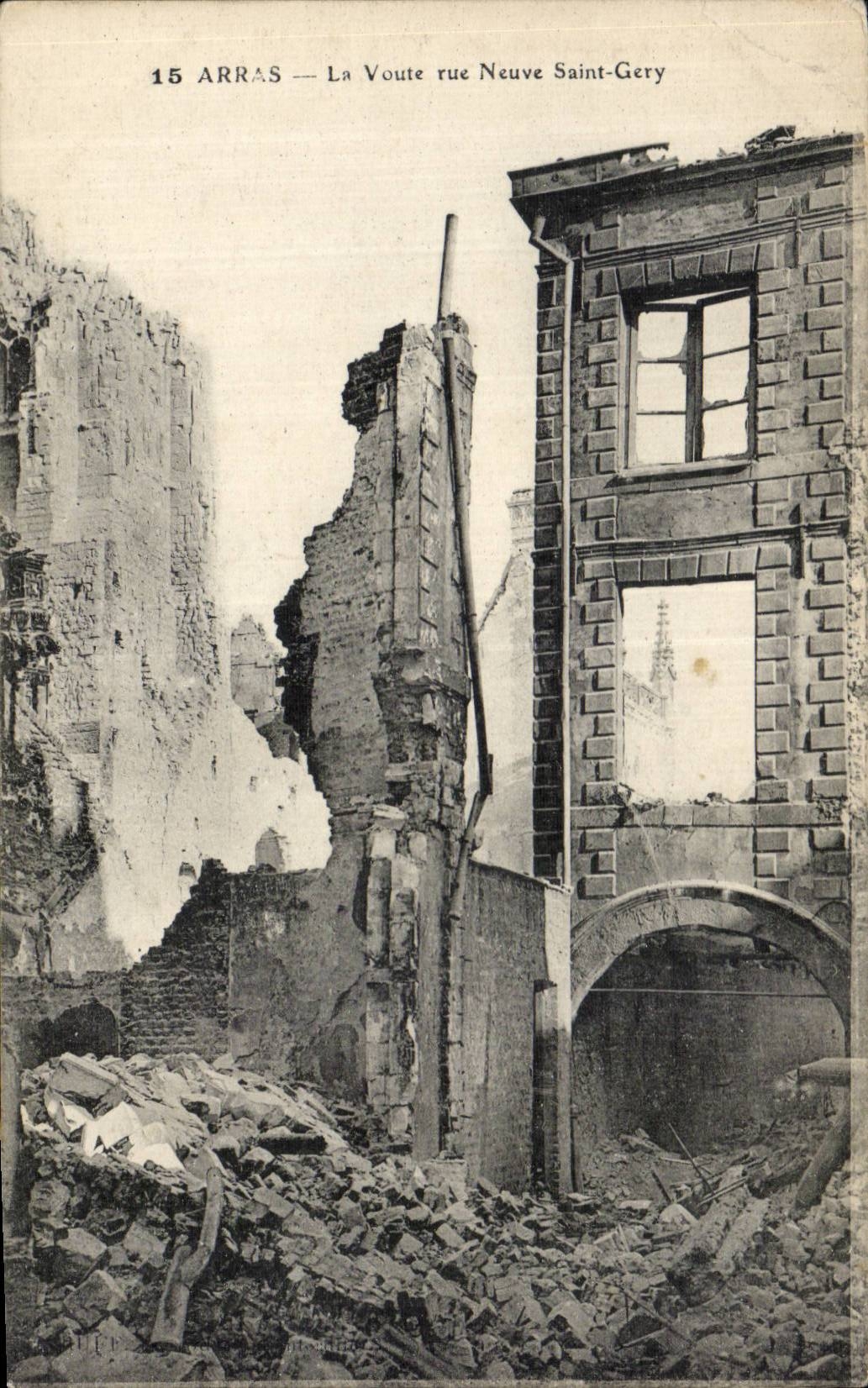 CPA Militaria Arras La Voute rue Neuve Saint Gery 