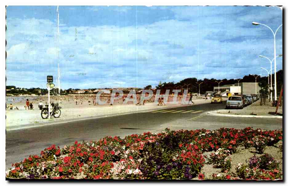 Saint-Georges-de-Didonne — La Plage devant le Casino — éditeur M. Renaud