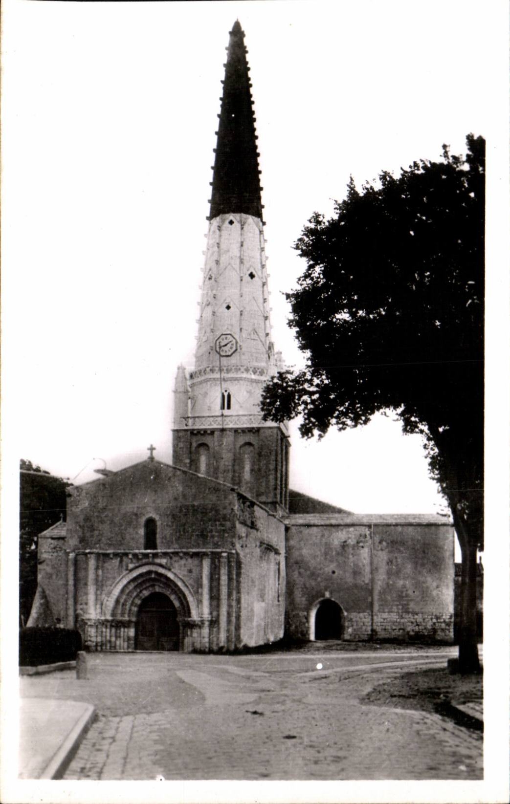 ARS-en-RÉ — Le Clocher et le Porche de l'Église Romane — Éditions NOZAS 18
